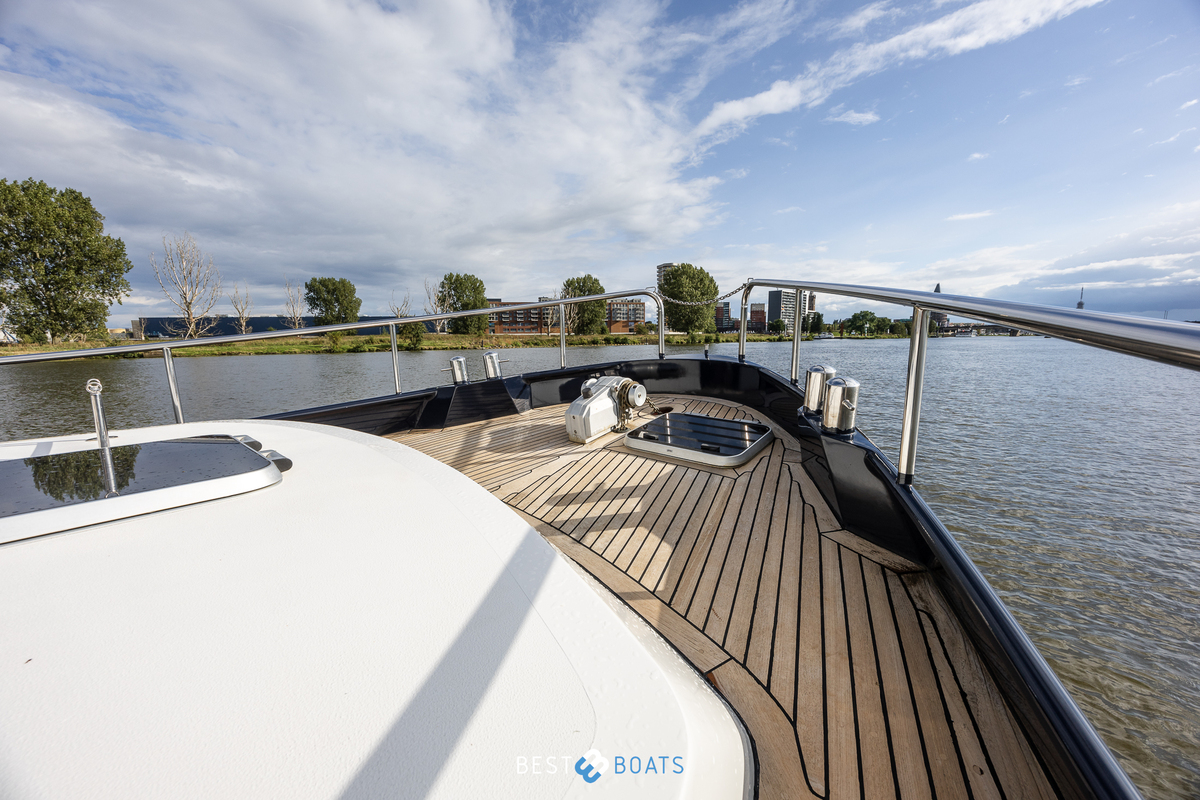 foto: 18 Linssen  Grand Sturdy 410 AC 