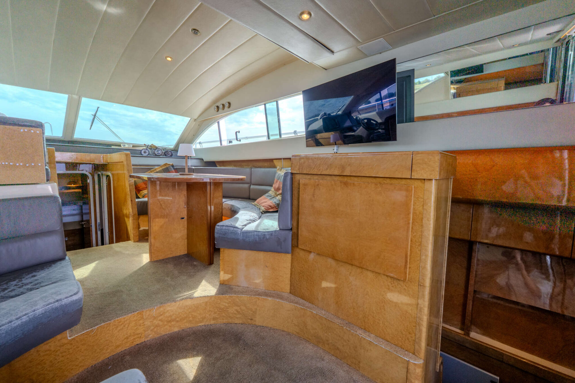 foto: 27 Mochi Craft Mochi Craft 43 Flybridge