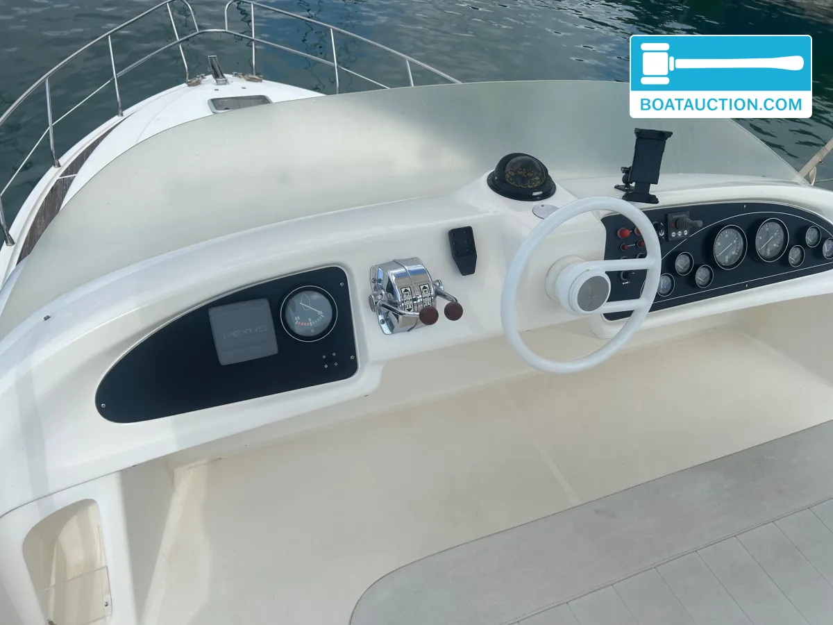 foto: 5 Azimut 40