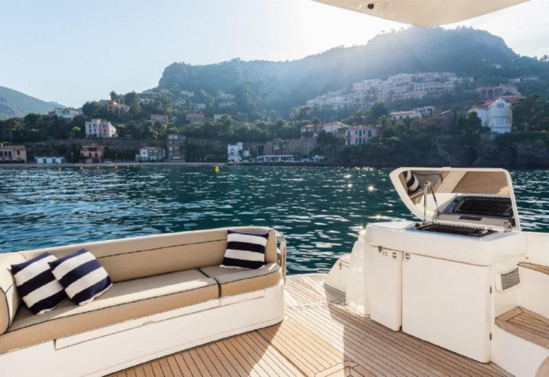 foto: 6 Sealine F42/5 3 cabines