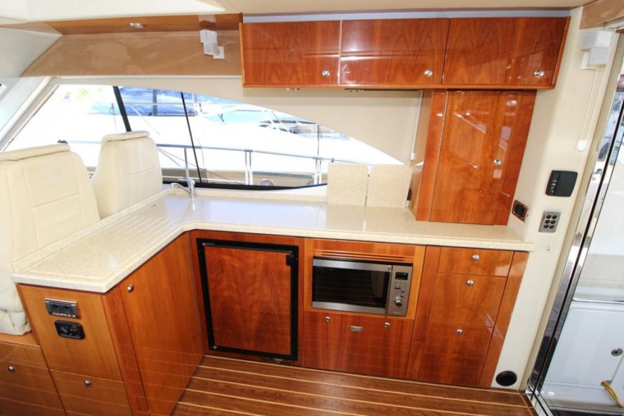 foto: 14 Riviera 4700 Sport Yacht