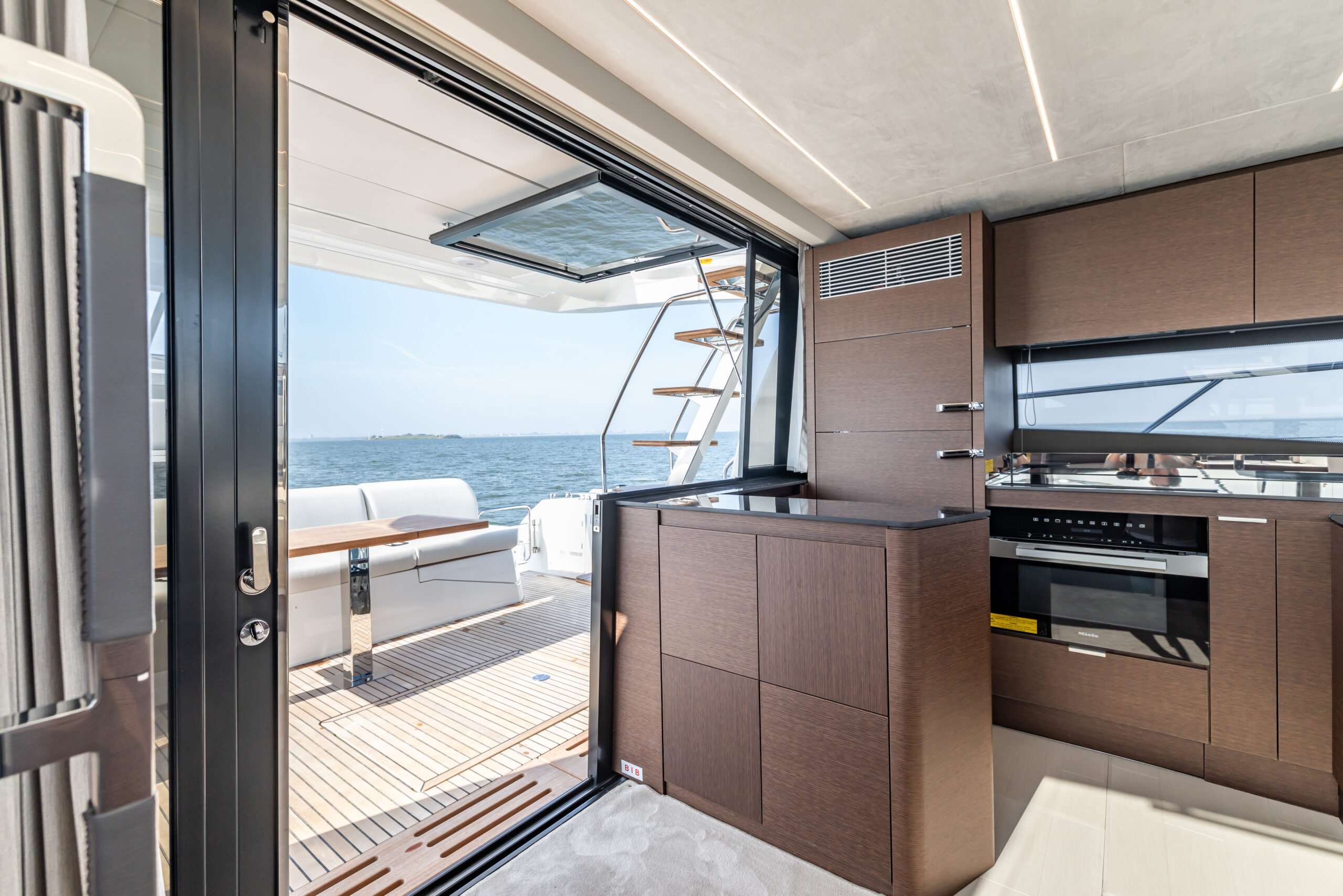 foto: 27 Prestige 590