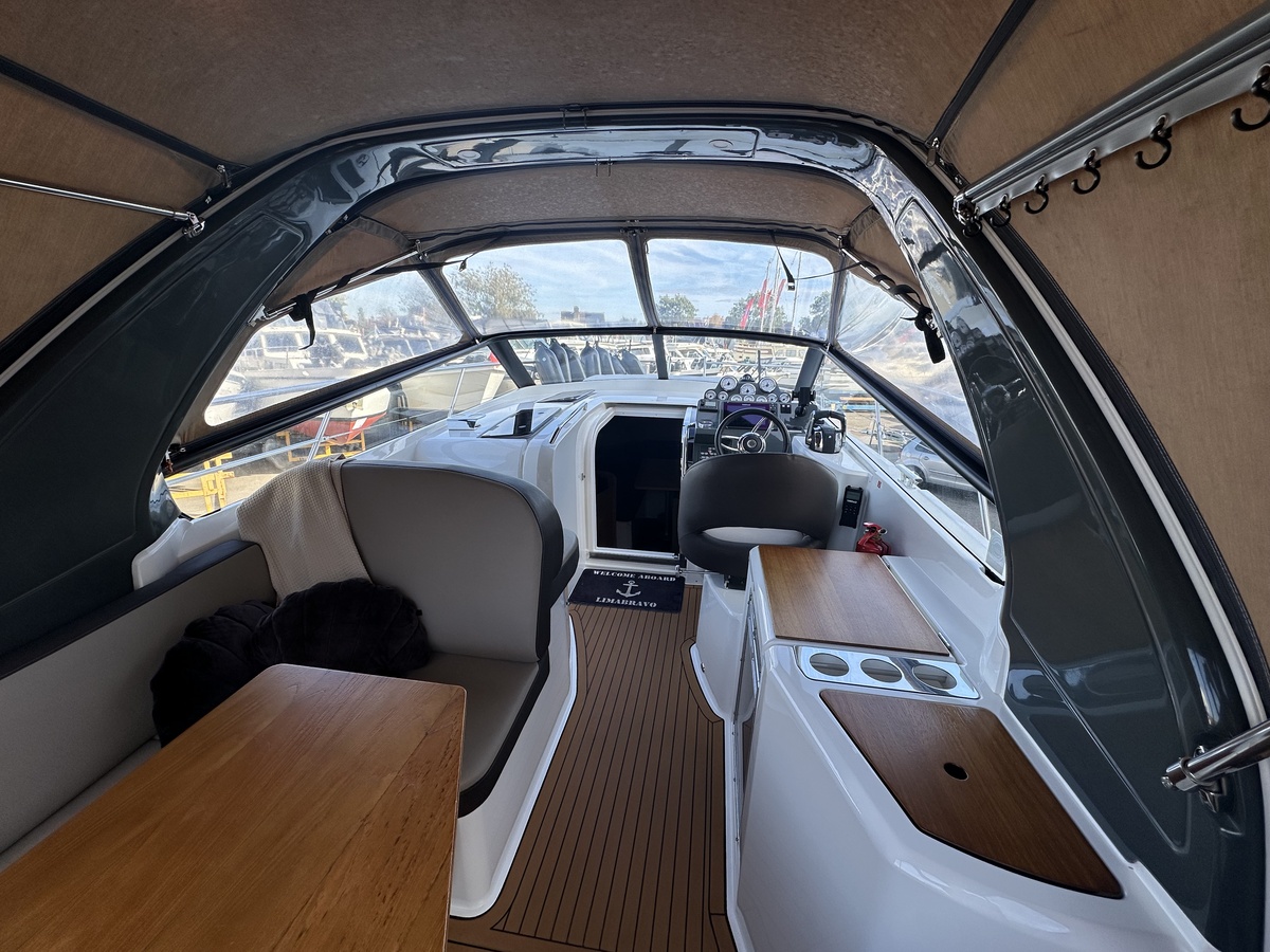 foto: 8 Bavaria  S30