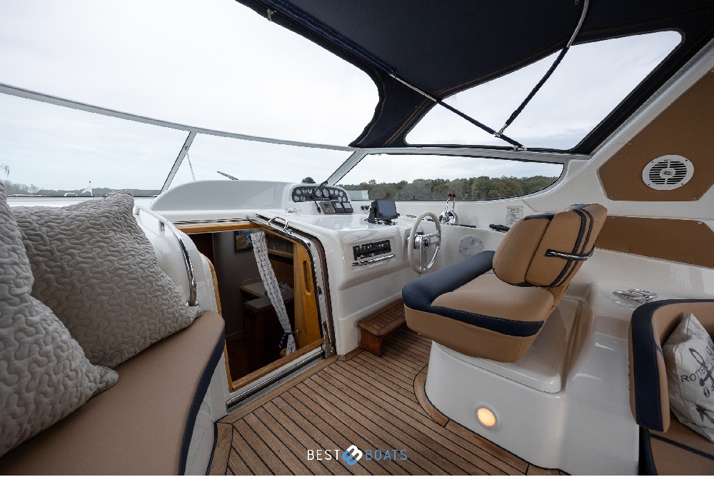 foto: 6 Sealine  380 Ambassador