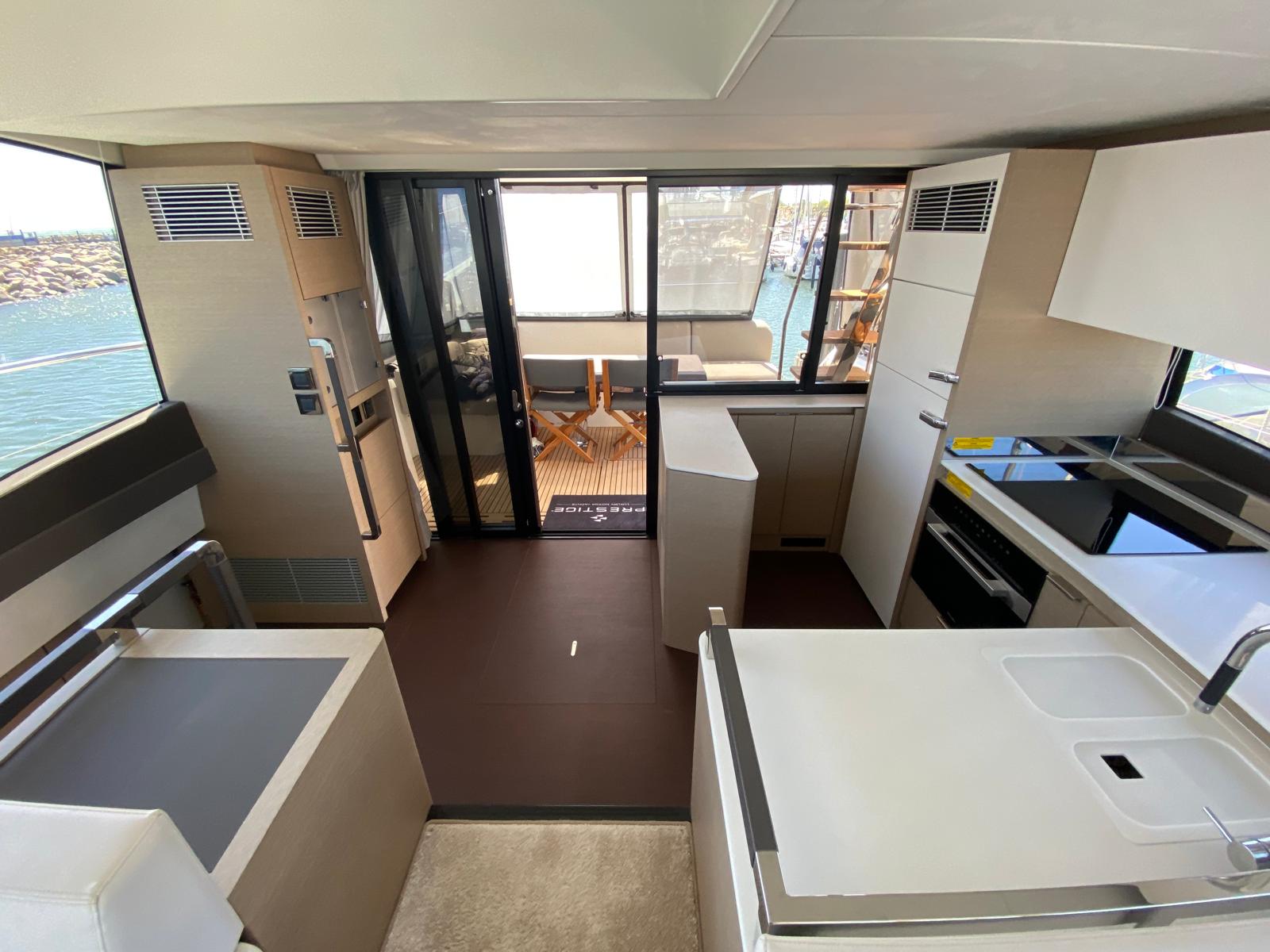 foto: 19 Prestige 590 Flybridge