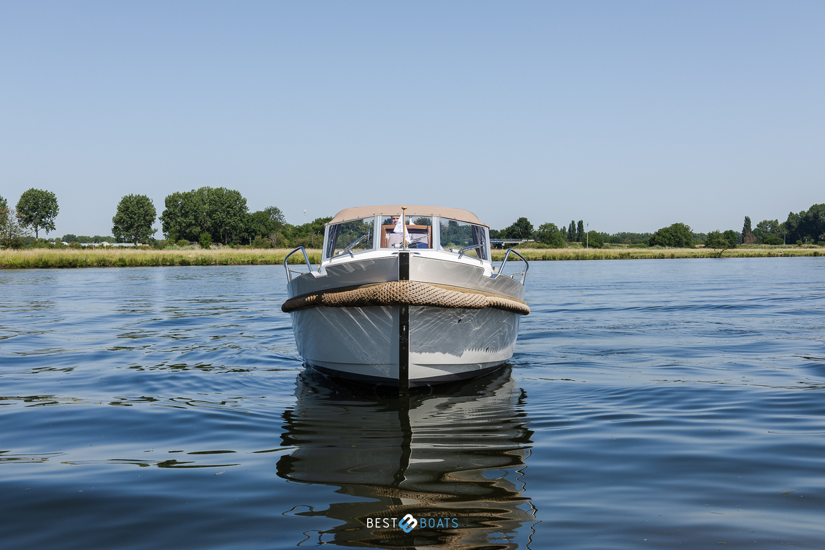 foto: 7 Interboat Intercruiser 27 Cabin