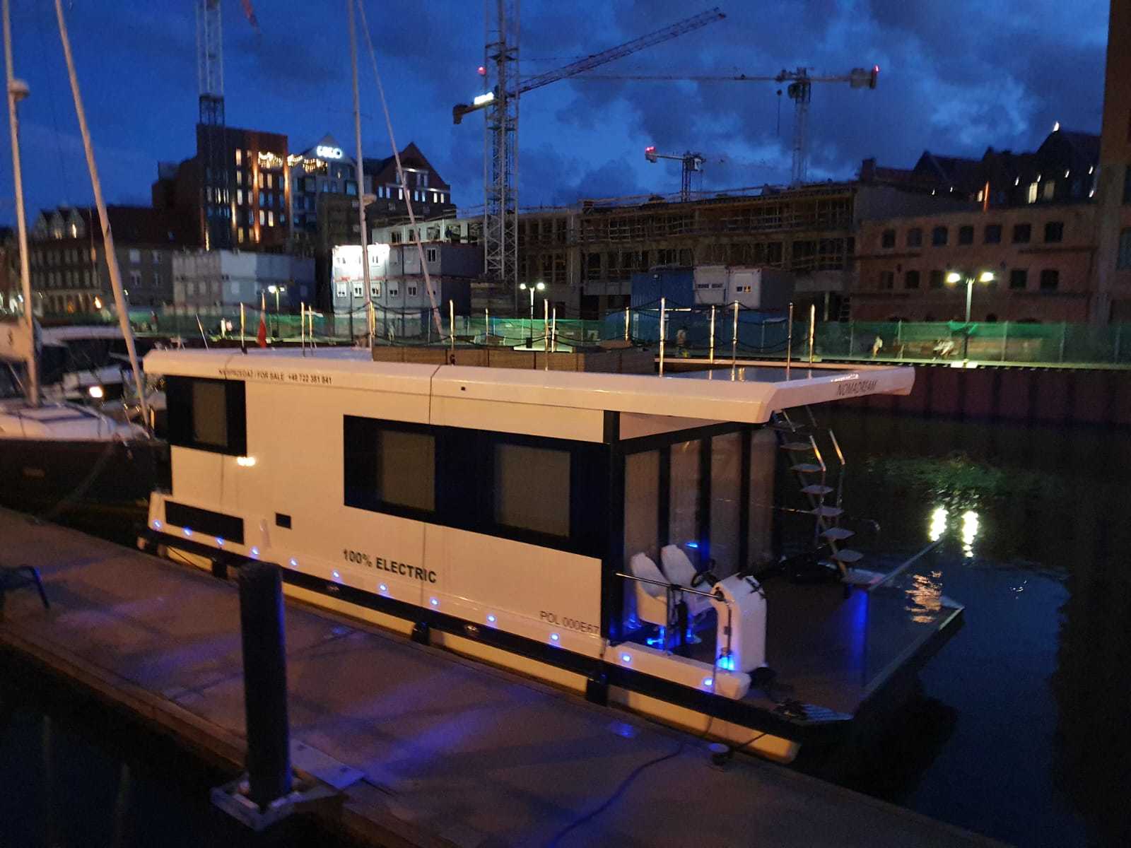 foto: 11 Nomadream Cat-House 1200 Double Decker Houseboat