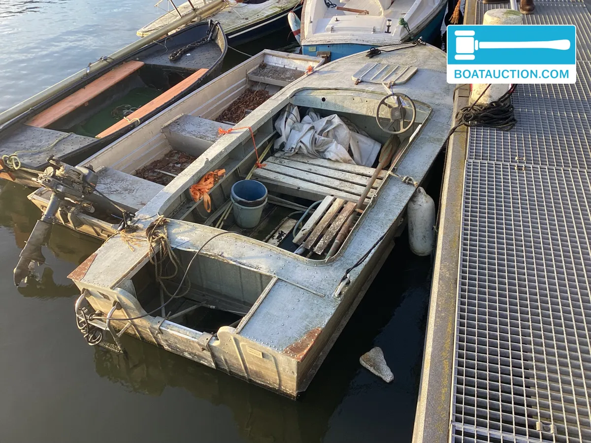 foto: 8 Speedboot 400