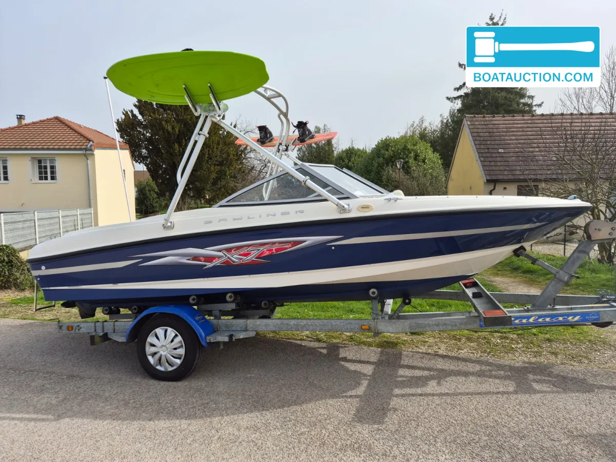 hoofdfoto: 1 Bayliner 175 XT