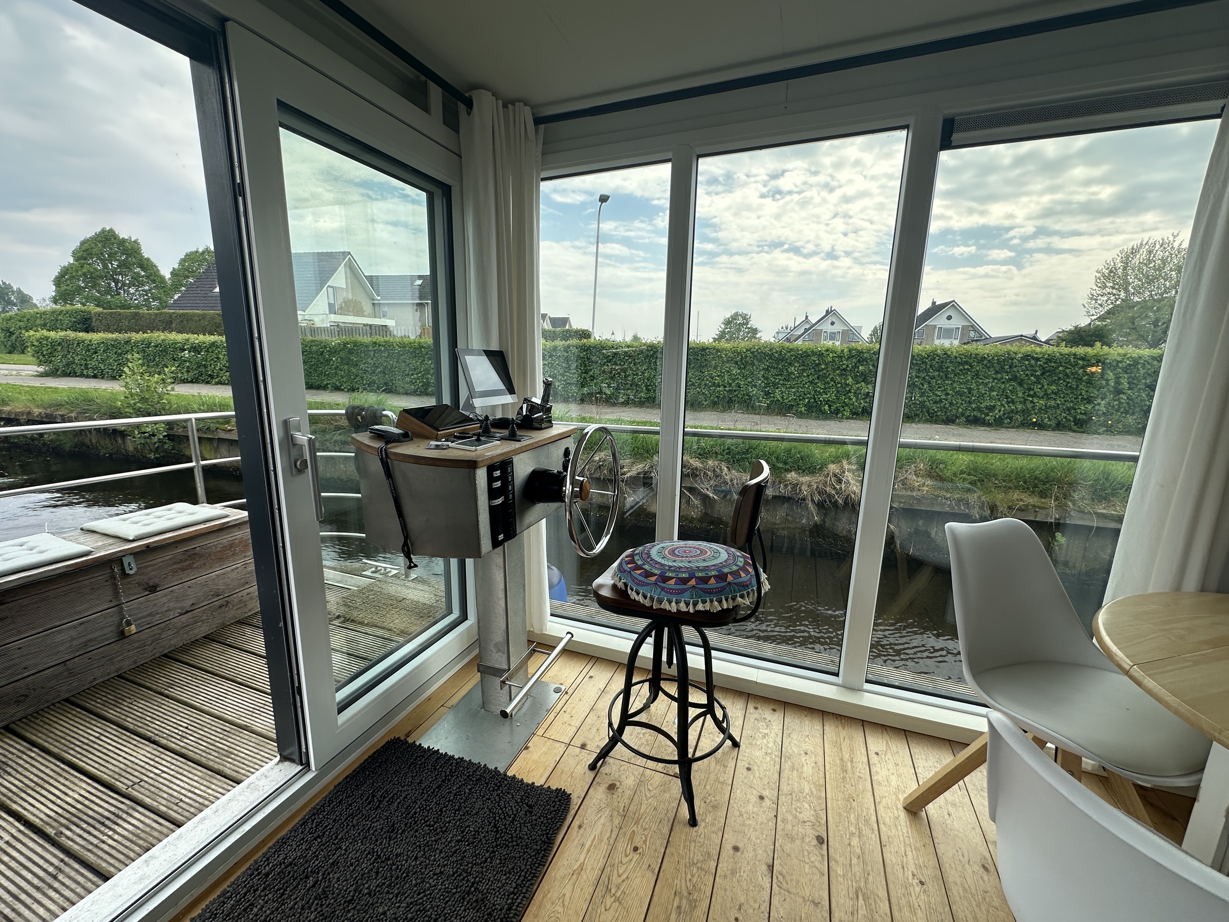 foto: 17 Lotus Houseboats 12 XT - Boven Besturing