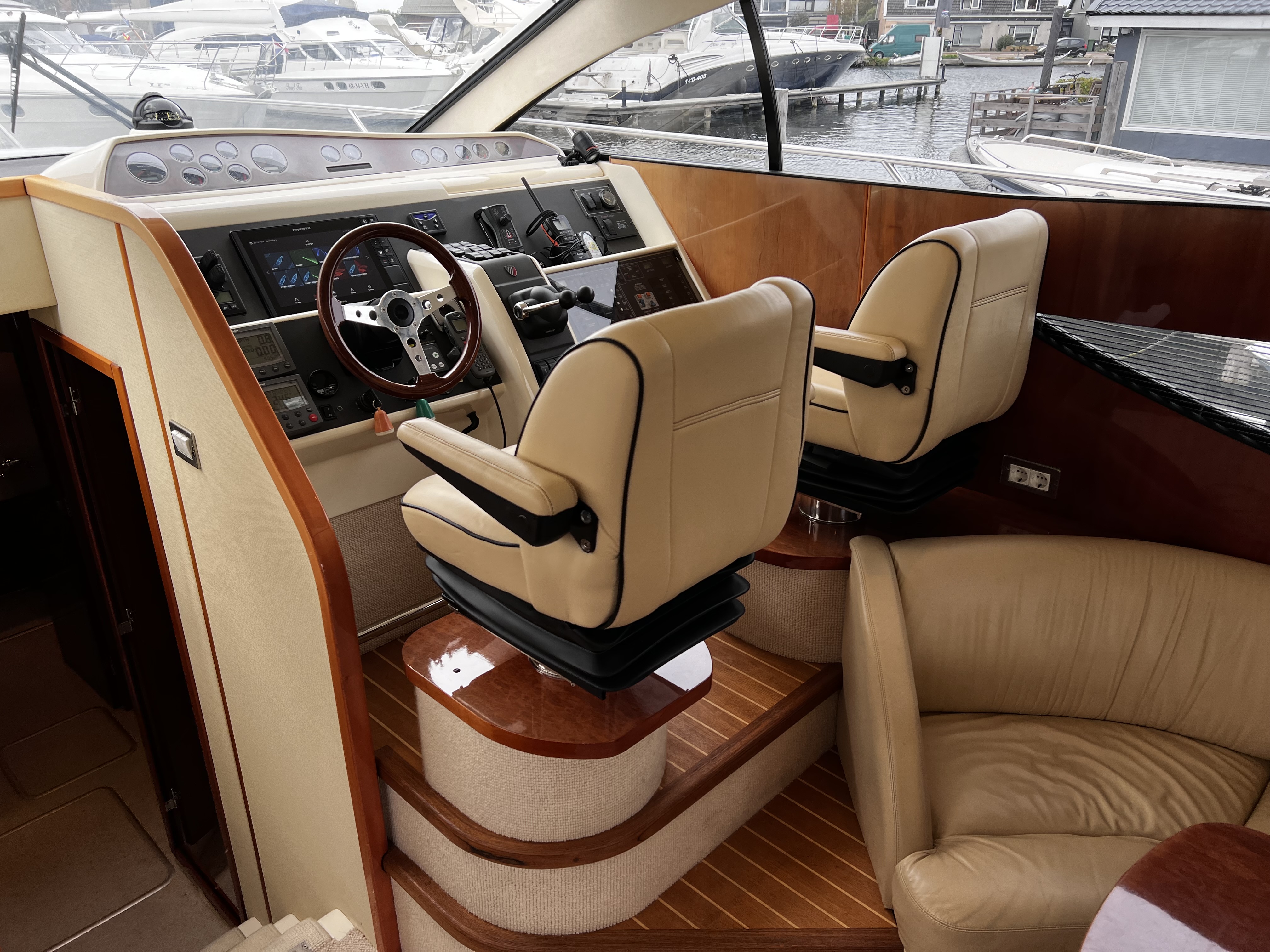 foto: 12 Fairline Phantom 46