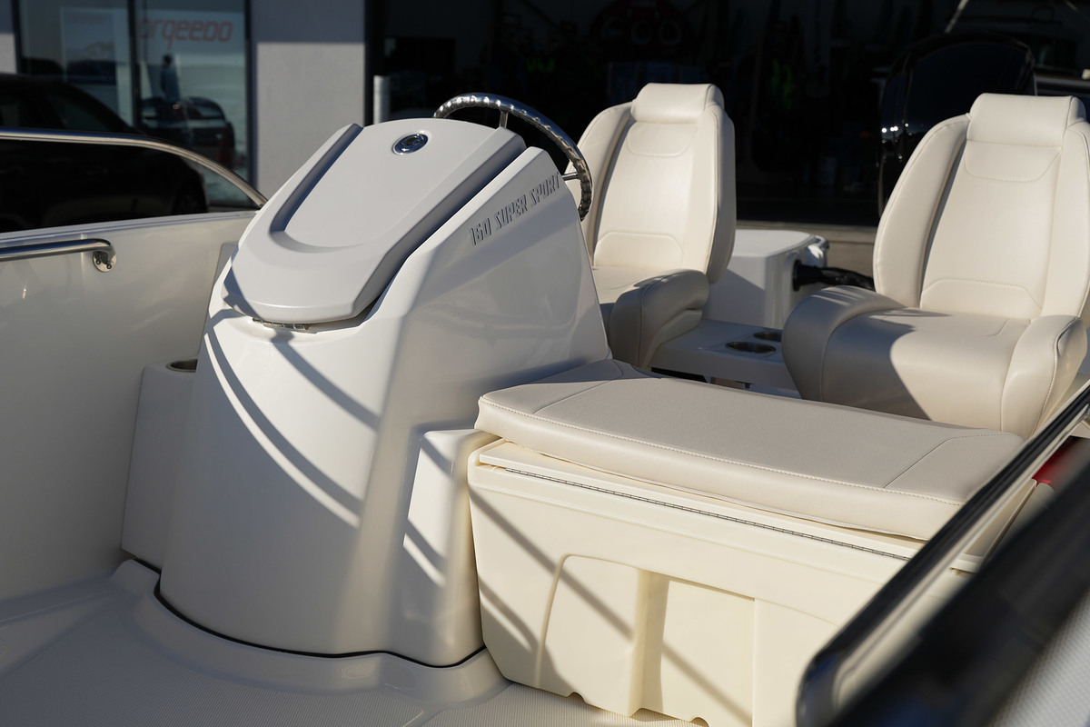 foto: 8 Boston Whaler 160 Super Sport