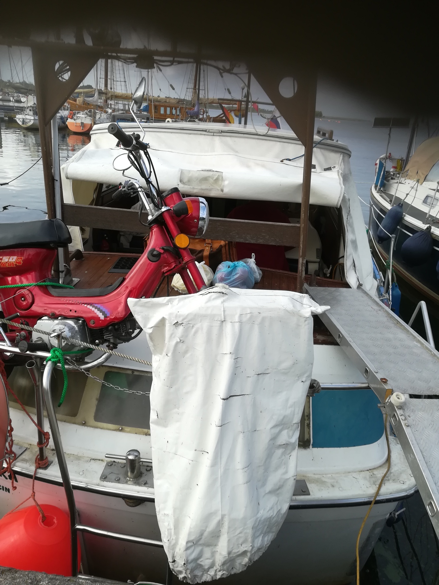 foto: 25 Amerglass Searunner 30 AK