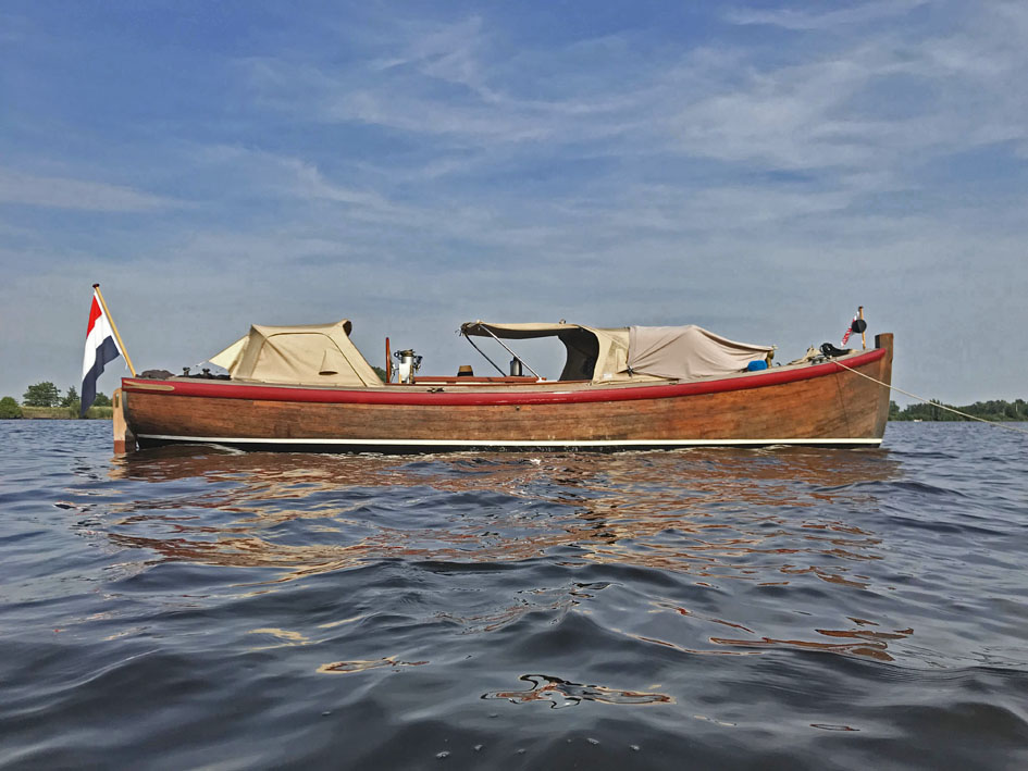foto: 16 ex Marine Motorsloep 30