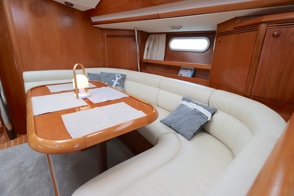 foto: 12 Jeanneau  Sun Odyssey 49 DS