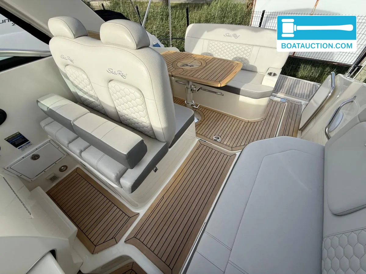 foto: 11 Sea Ray 265 Sundancer