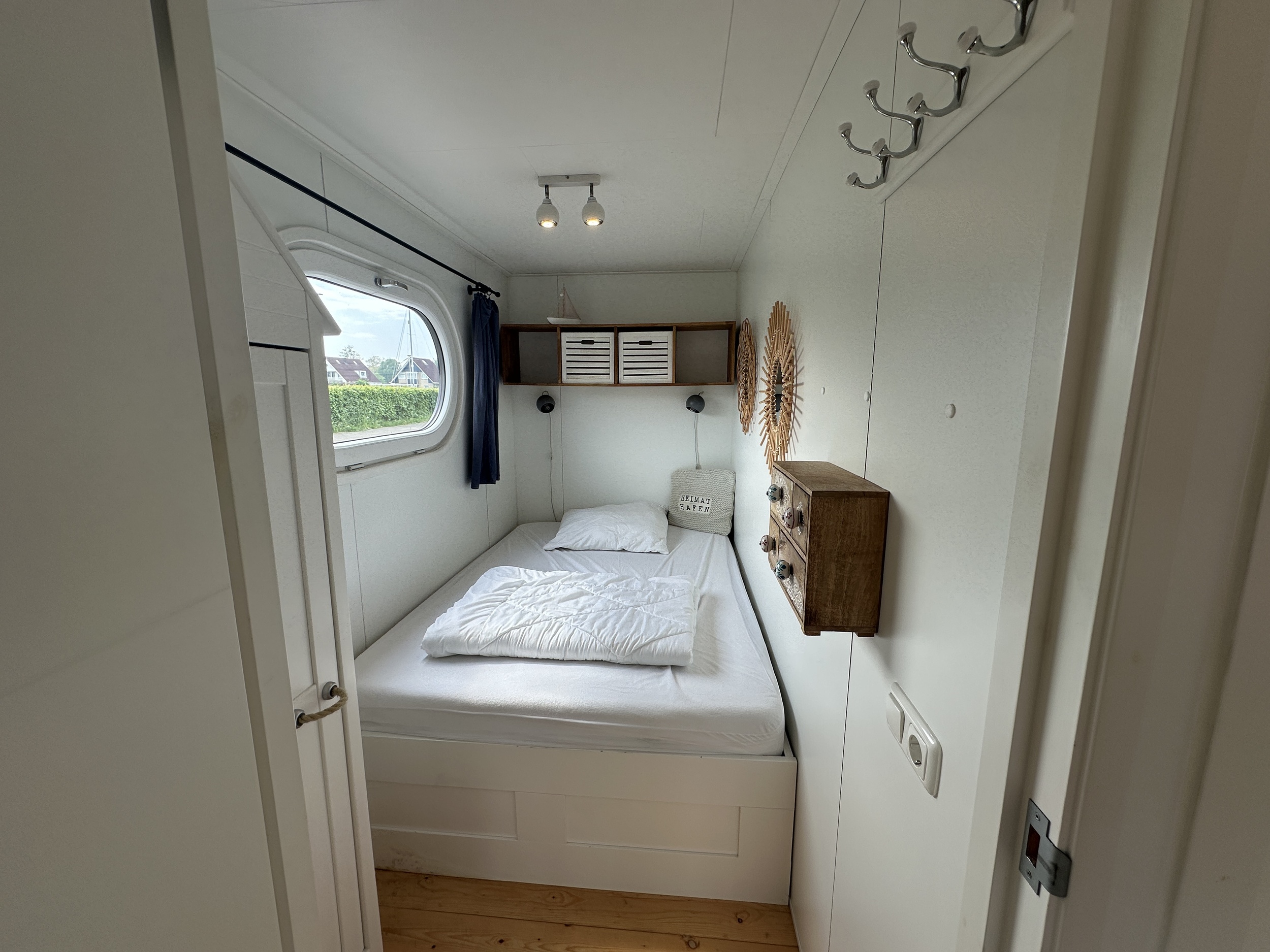 foto: 18 Lotus Houseboats 12 XT - Boven Besturing