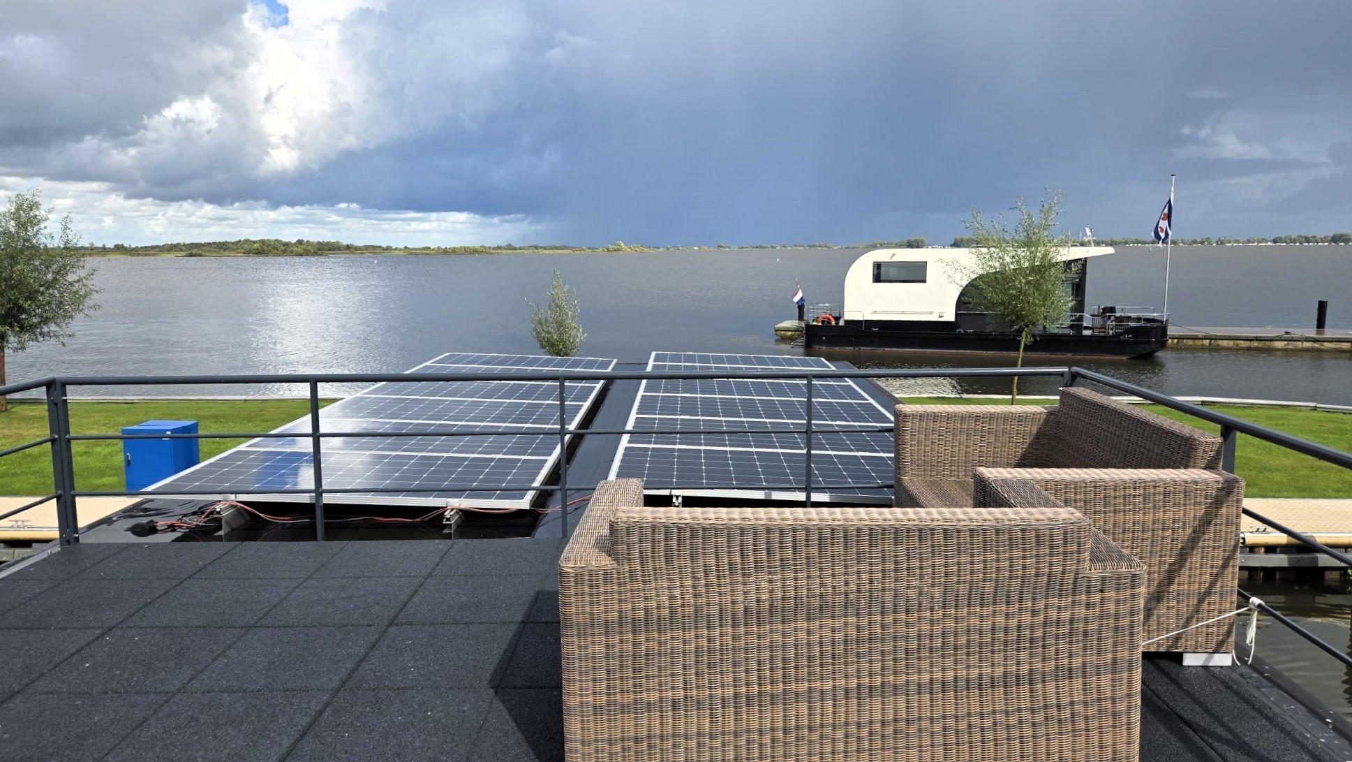 foto: 20 Castalia Evt. Met Koopligplaats Special Houseboat 1460 X 500