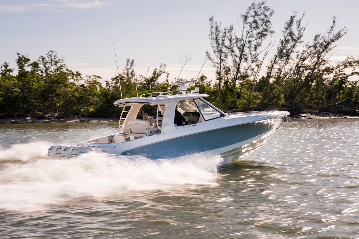 foto: 4 Boston Whaler 380 Realm