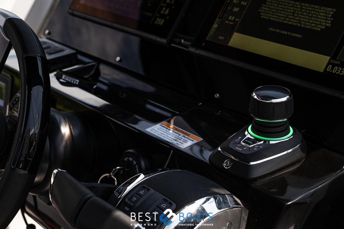 foto: 9 Pirelli 35 Outboard