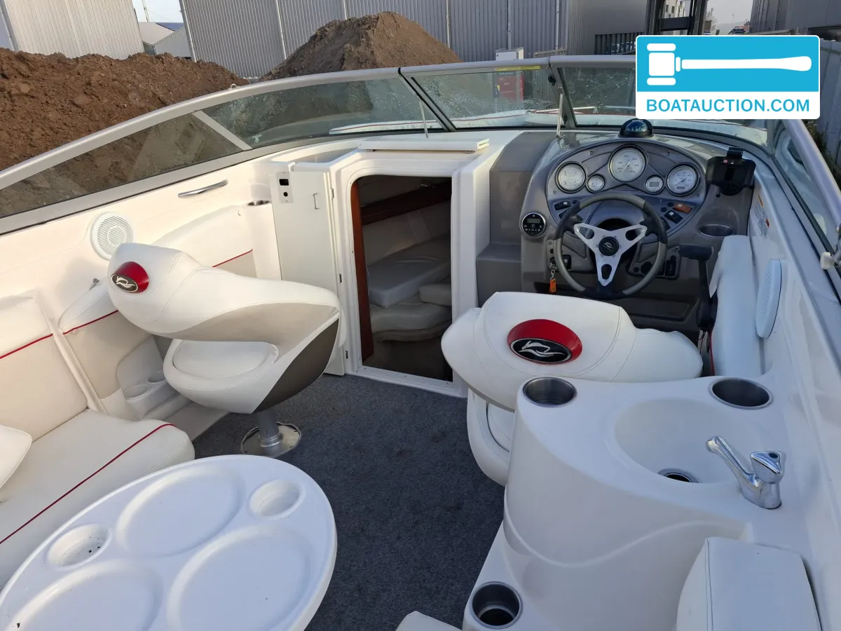 foto: 7 Rinker 246 Captiva Cuddy