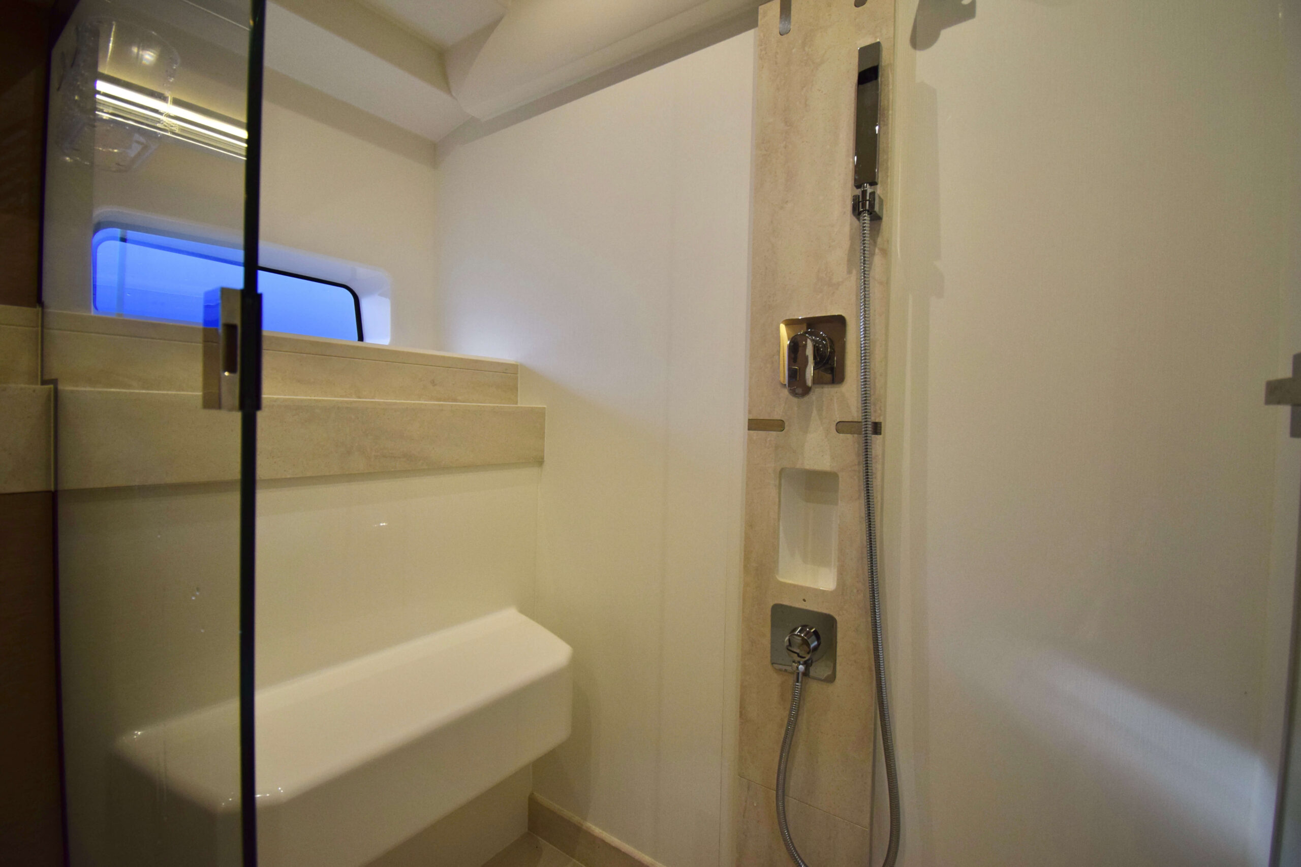 foto: 29 Prestige 590 Flybridge #49