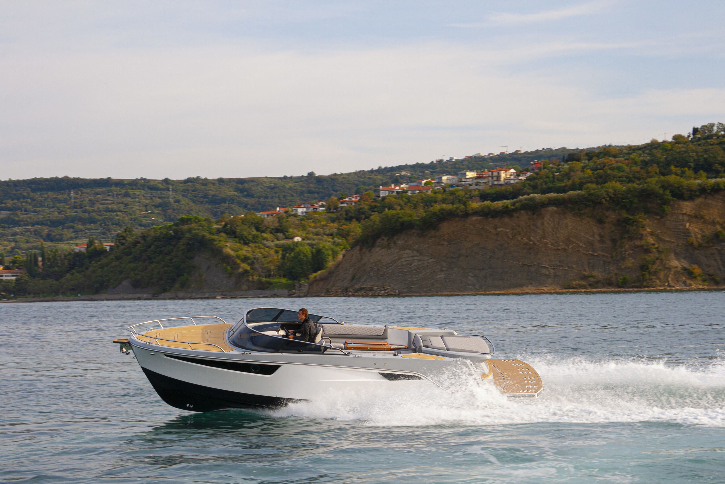 foto: 13 Alfastreet Marine 28 Cabin Electric