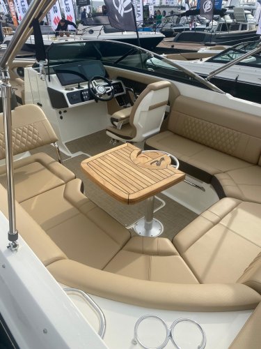 foto: 5 Sea Ray SLX 250