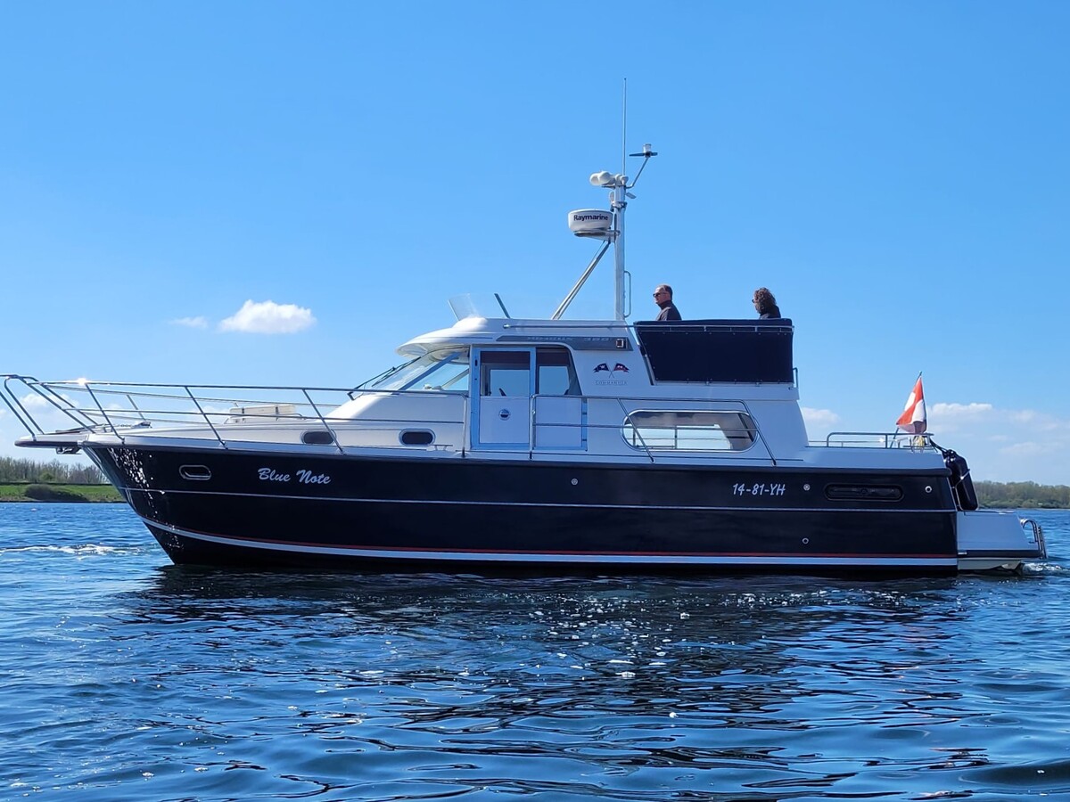 foto: 25 Nimbus 380 Commander