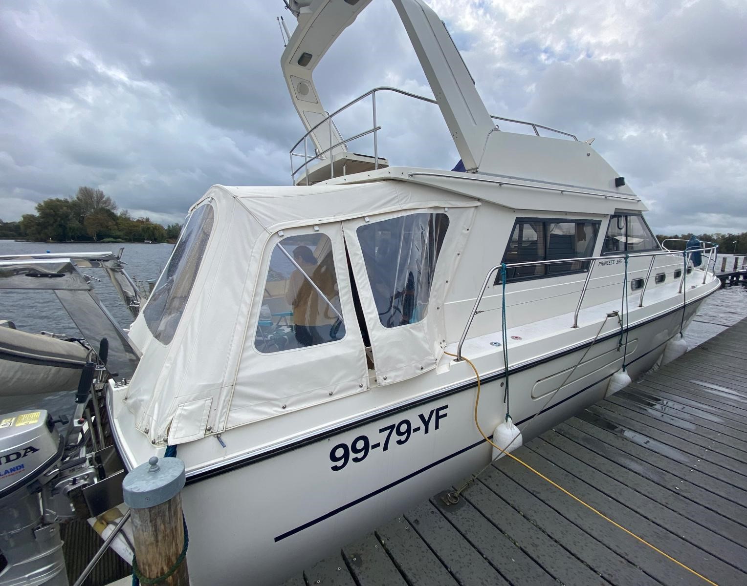 foto: 10 Princess 385 Fly