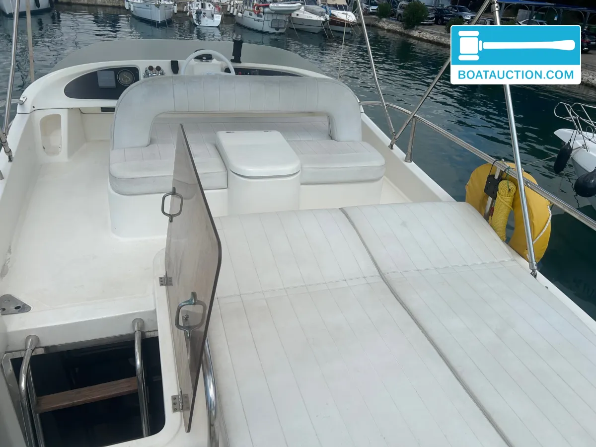 foto: 6 Azimut 40