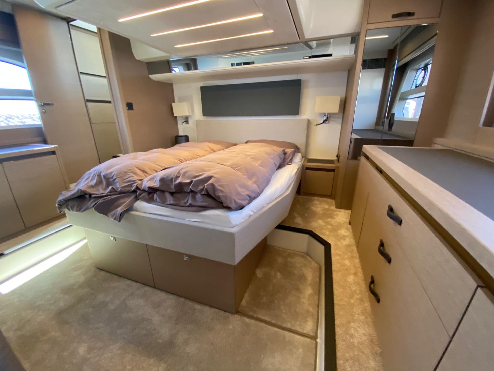 foto: 20 Prestige 590 Flybridge