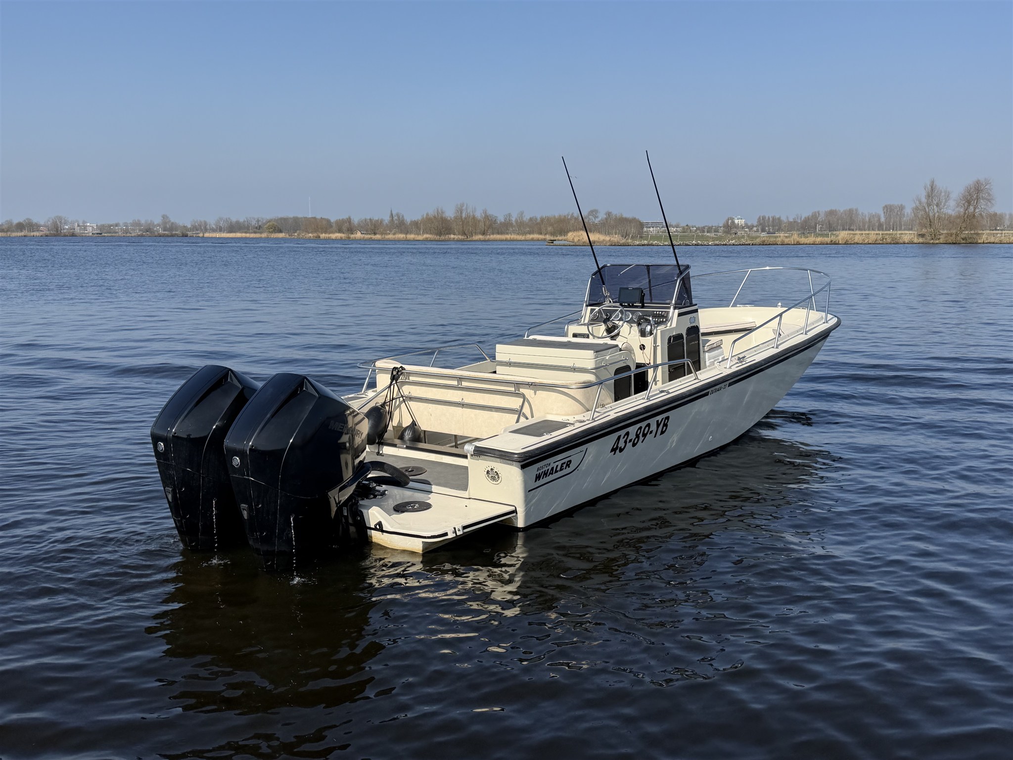 foto: 12 Boston Whaler OUTRAGE 25