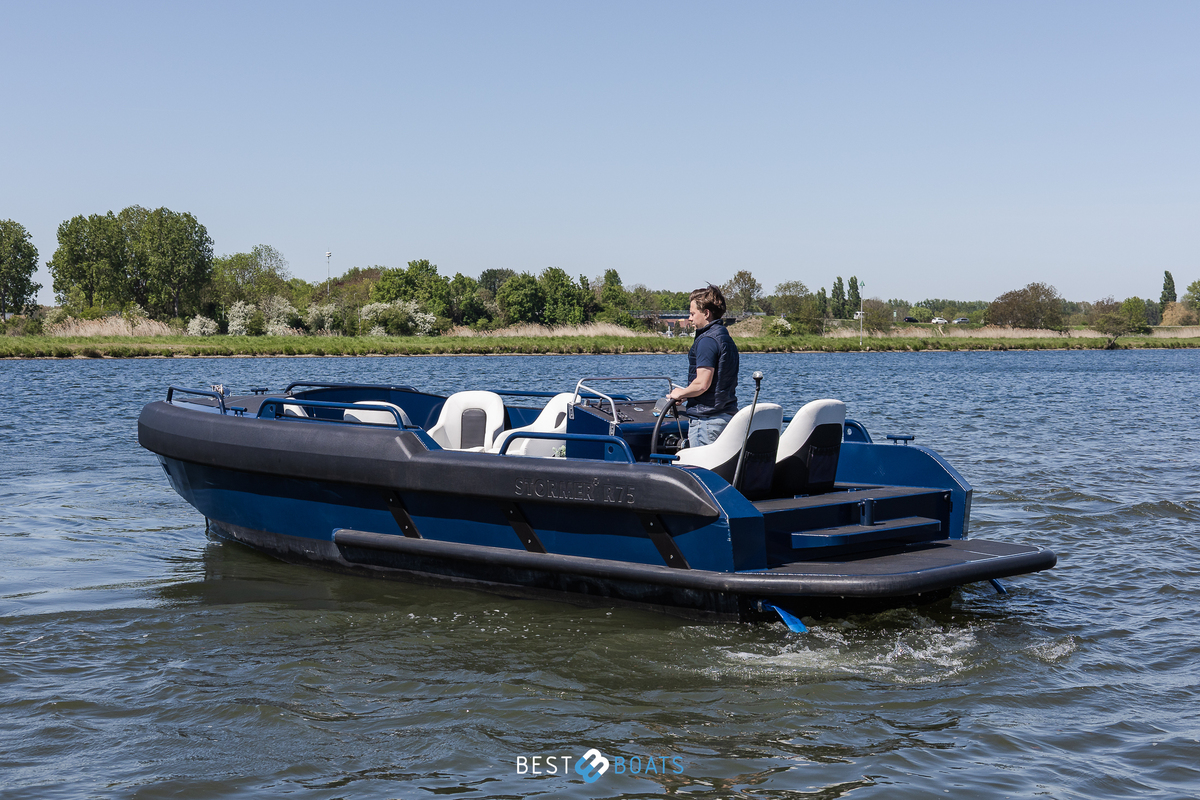 foto: 12 Stormer marine Tender R75