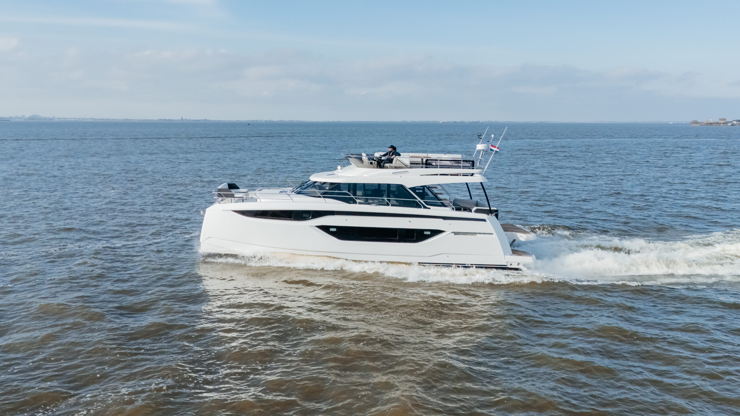 foto: 14 Prestige M48