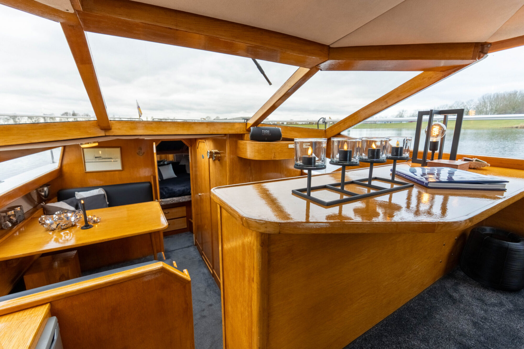 foto: 16 Stadtline Stadtline 38 OK Spiegeldeur