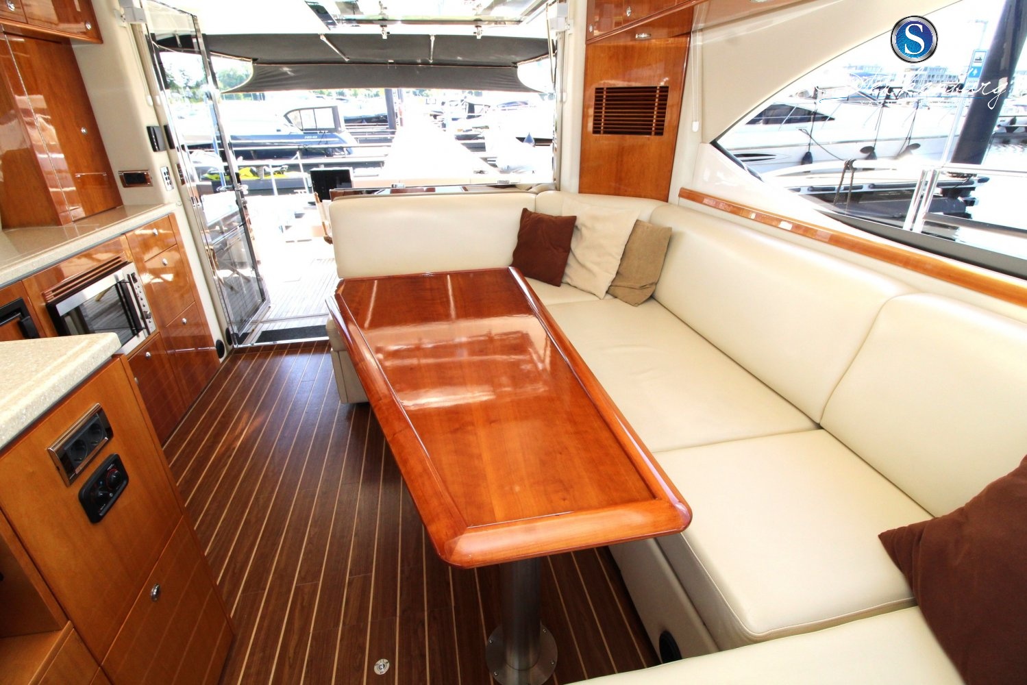 foto: 29 Rivièra 4700 Sport Yacht