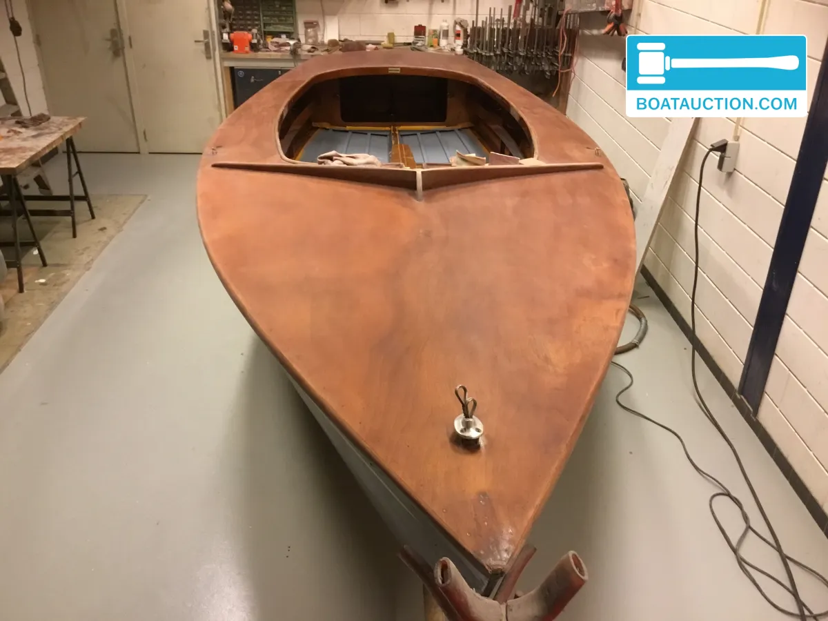 foto: 17 Spanker 712