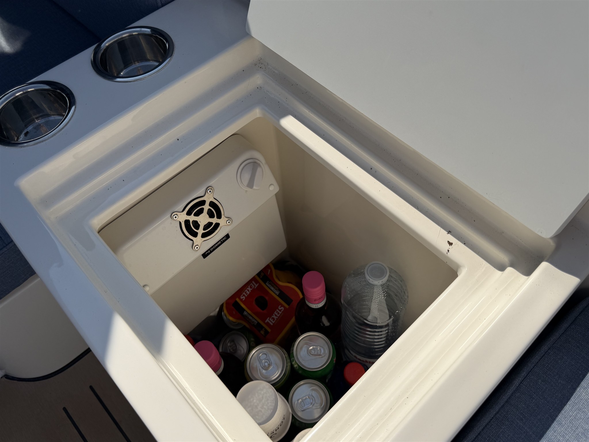 foto: 17 Interboat Intender 750 Cabin