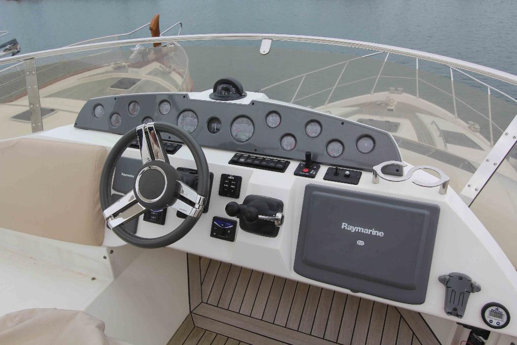 foto: 12 Sealine  T50