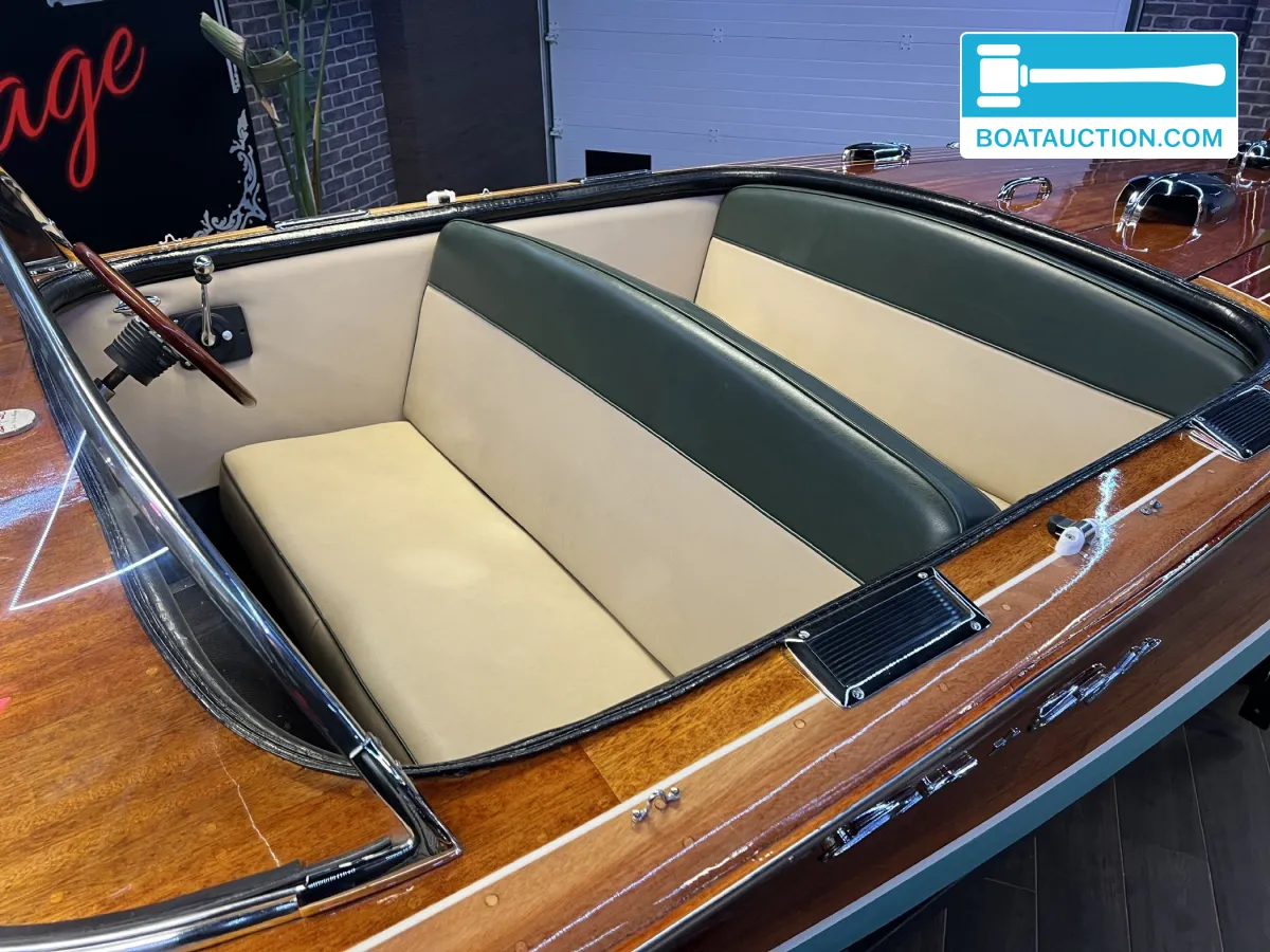 foto: 16 Chris Craft Capri 19