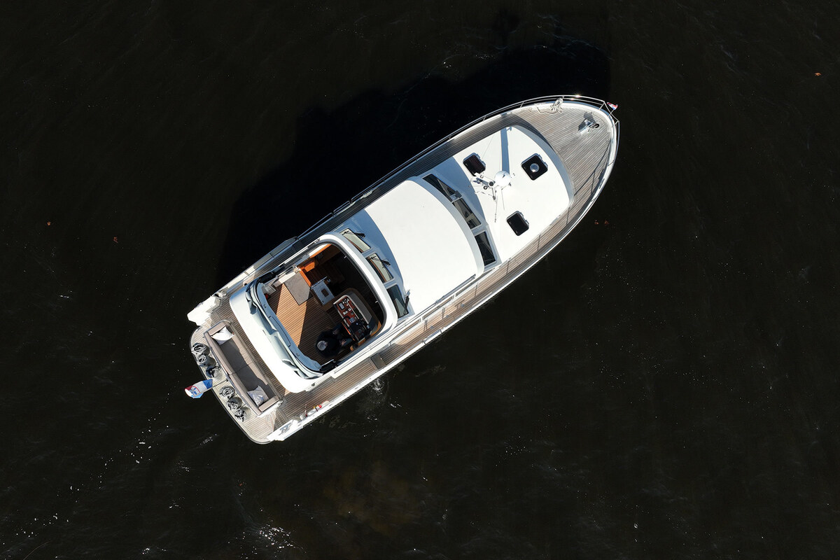 foto: 27 Linssen Grand Sturdy 410 AC Variotop met stabilisator