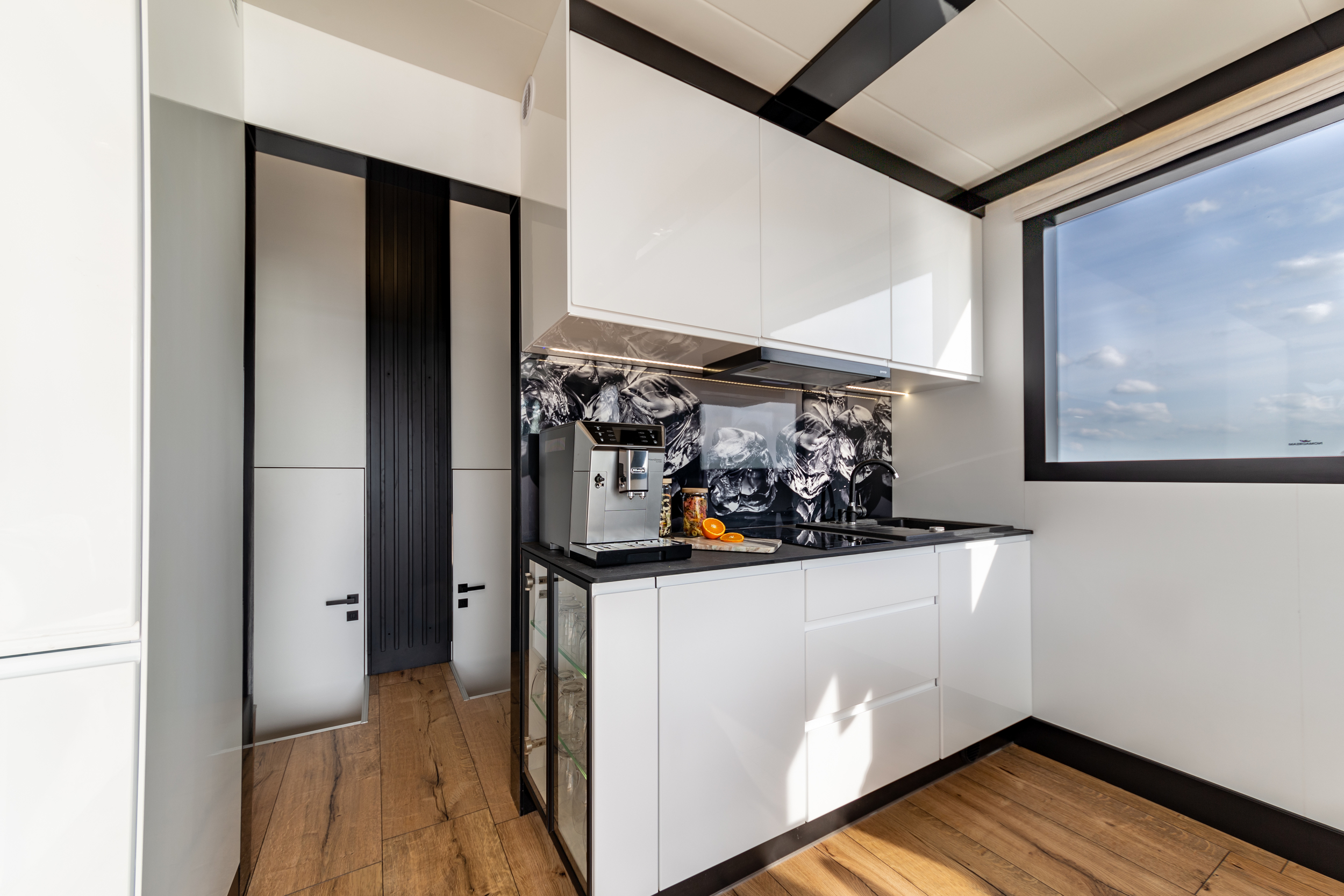 foto: 12 Nomadream Cat-House 1200 Double Decker Houseboat