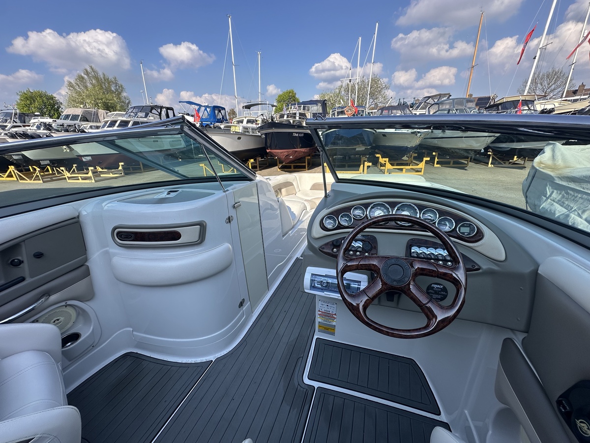 foto: 10 Crownline E6