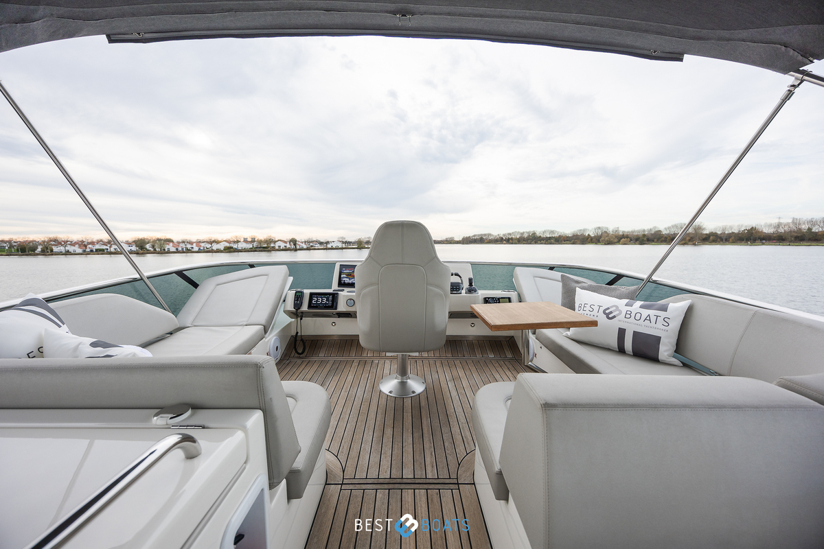 foto: 36 Absolute  Navetta 52