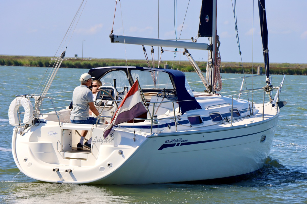 foto: 18 Bavaria  33 Cruiser