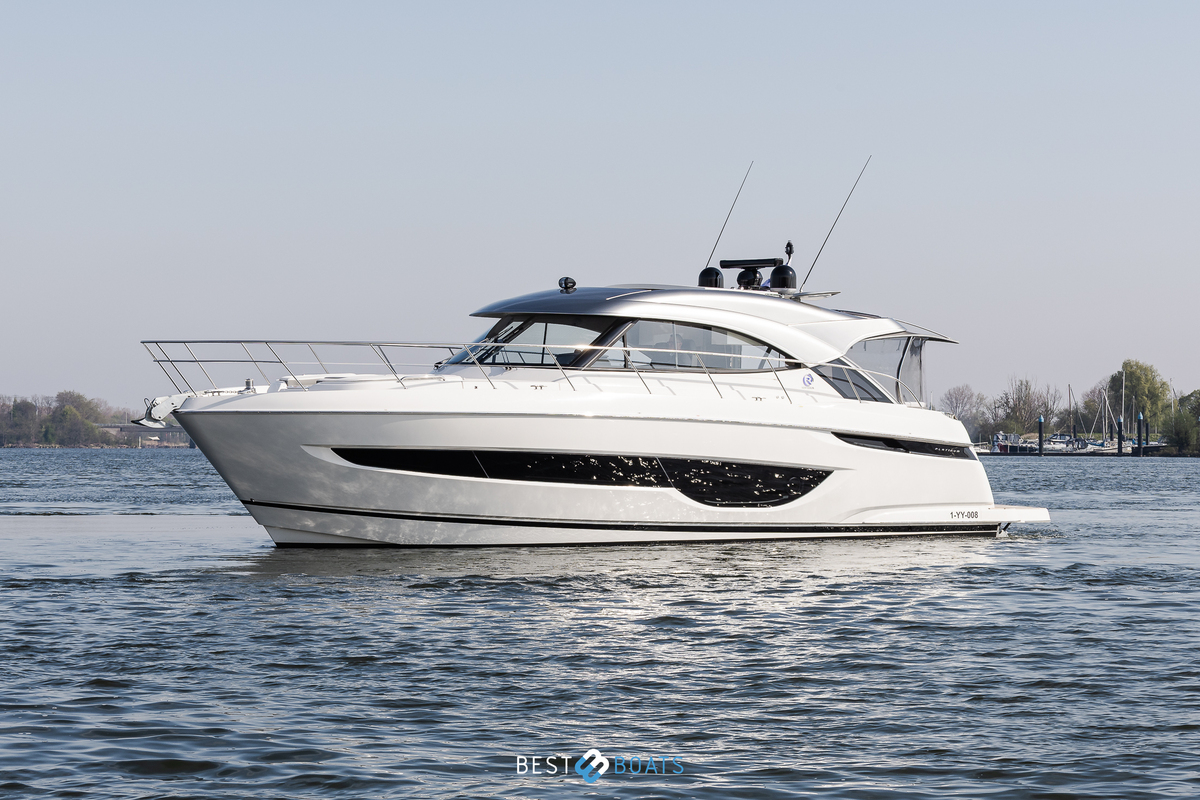 foto: 27 Riviera 4600 SPORT YACHT-PLATINUM EDITION