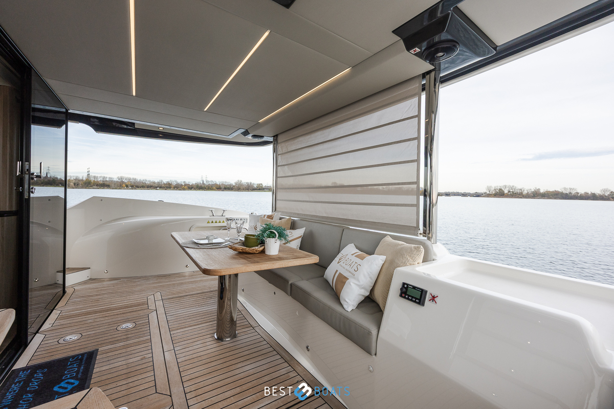 foto: 37 Absolute  Navetta 52
