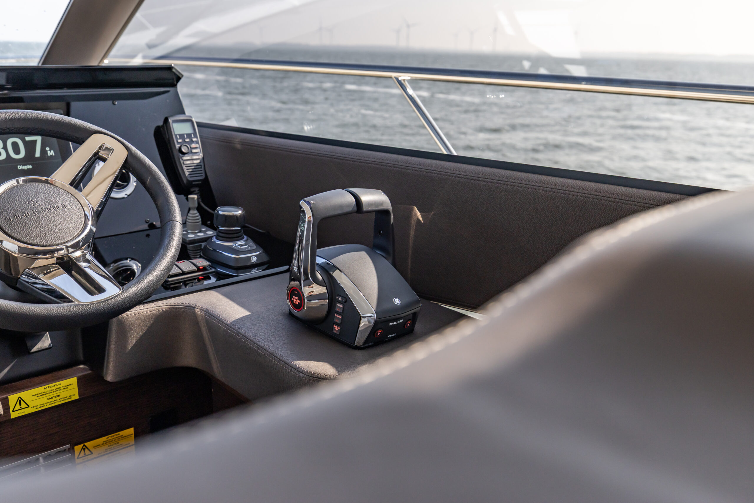 foto: 28 Prestige 590