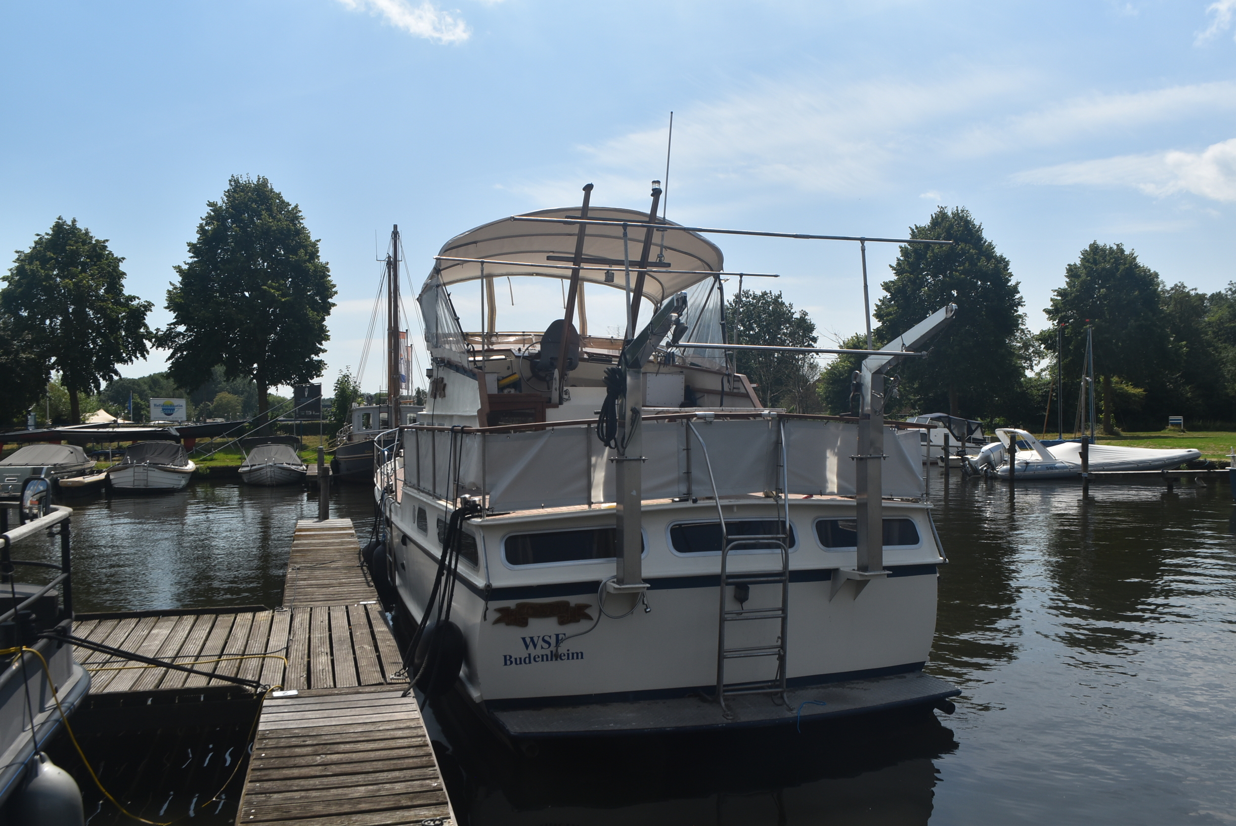 foto: 8 Van Der Valk 1300 Fly Bridge